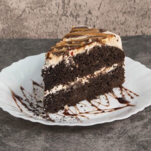 Snicker Fudge Cake