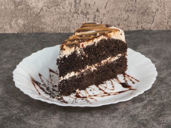 Snicker Fudge Cake